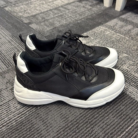 Michael Kors Black and White Low Platform Sneakers Women size 10 - Picture 3 of 7